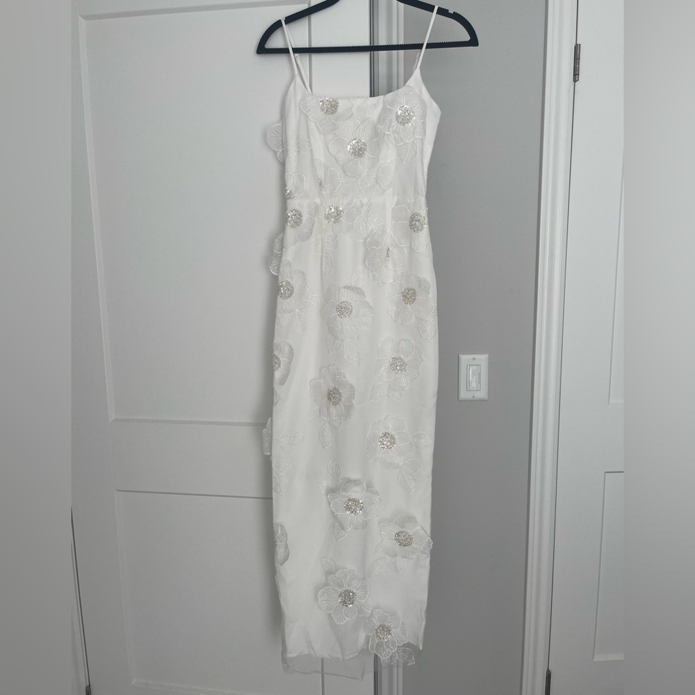 ELLIATT | Floral White Midi Dress